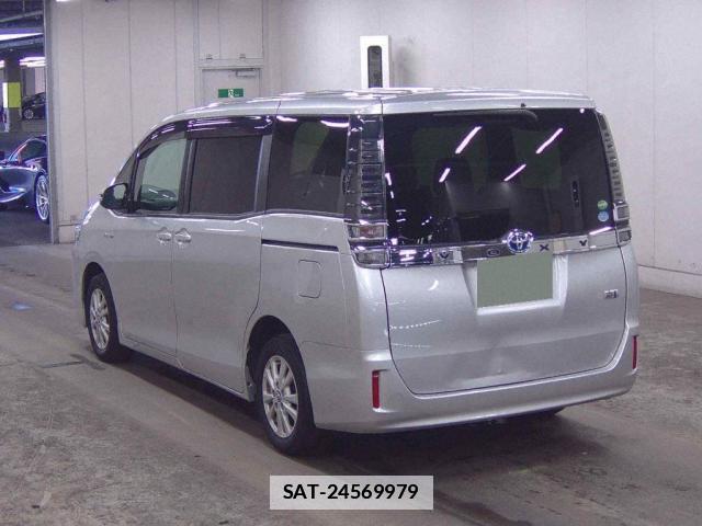 Toyota VOXY 2018-06 7867320-1