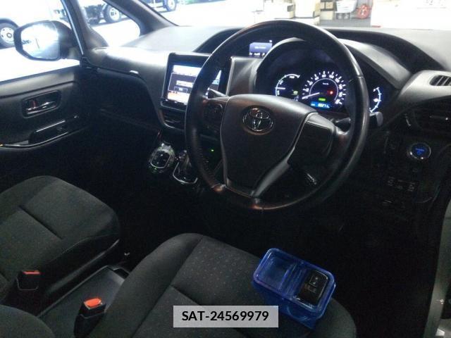 Toyota VOXY 2018-06 7867320-2