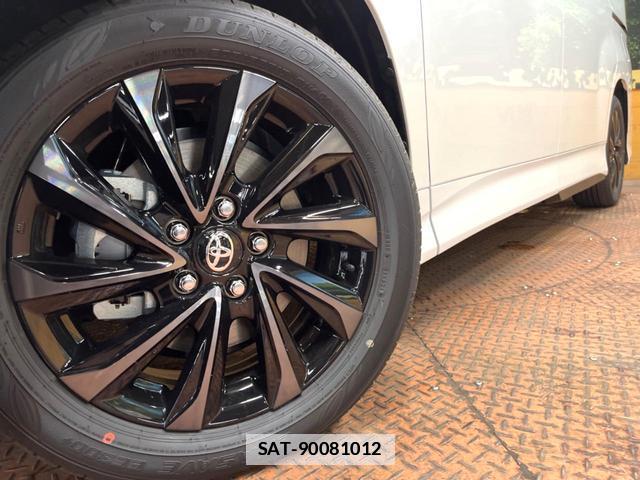 Toyota VOXY 2026-05 7867601-14