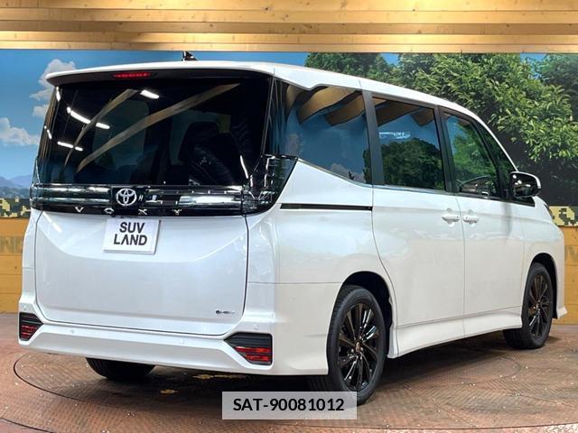 Toyota VOXY 2026-05 7867601-18