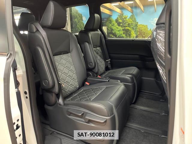 Toyota VOXY 2026-05 7867601-9