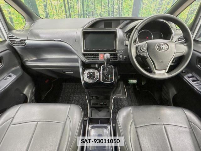 Toyota VOXY 2017-06 7867946-1