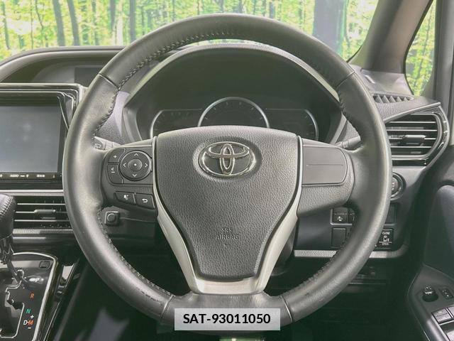 Toyota VOXY 2017-06 7867946-11