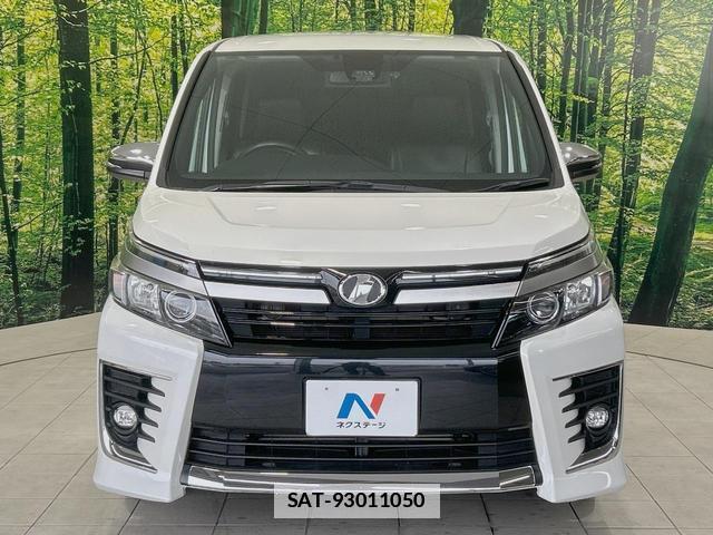 Toyota VOXY 2017-06 7867946-14