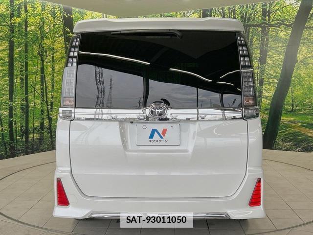 Toyota VOXY 2017-06 7867946-15