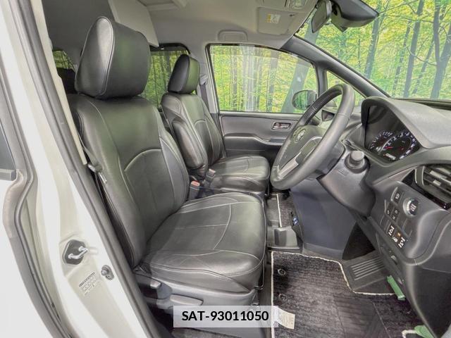Toyota VOXY 2017-06 7867946-7
