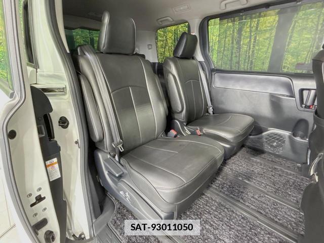 Toyota VOXY 2017-06 7867946-8