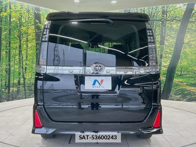 Toyota VOXY 2017-06 7867958-15