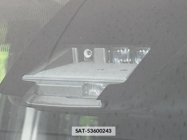 Toyota VOXY 2017-06 7867958-5