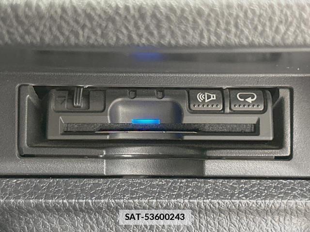Toyota VOXY 2017-06 7867958-6