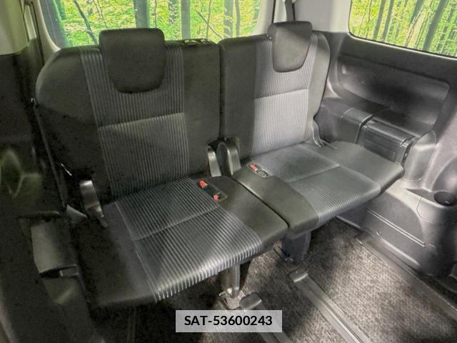 Toyota VOXY 2017-06 7867958-9