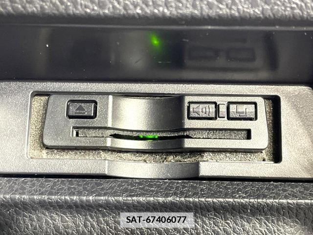 Toyota VOXY 2018-06 7868280-4
