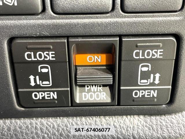 Toyota VOXY 2018-06 7868280-5