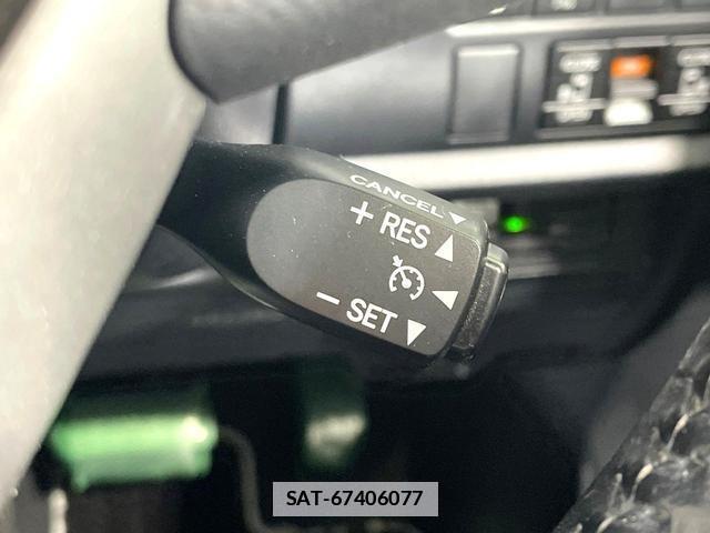 Toyota VOXY 2018-06 7868280-7