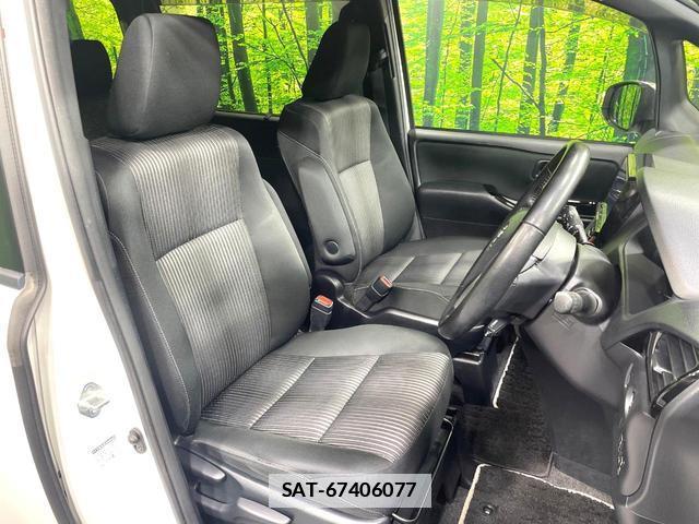 Toyota VOXY 2018-06 7868280-8