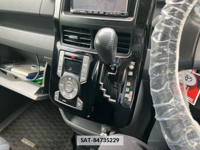 Toyota VOXY 2007-10 7868556-11