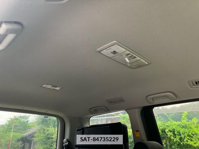 Toyota VOXY 2007-10 7868556-15