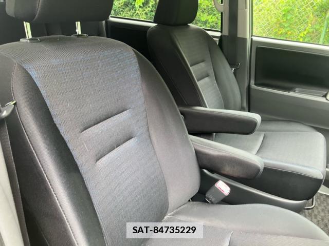 Toyota VOXY 2007-10 7868556-5