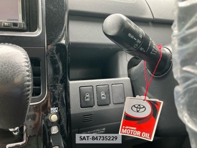 Toyota VOXY 2007-10 7868556-8