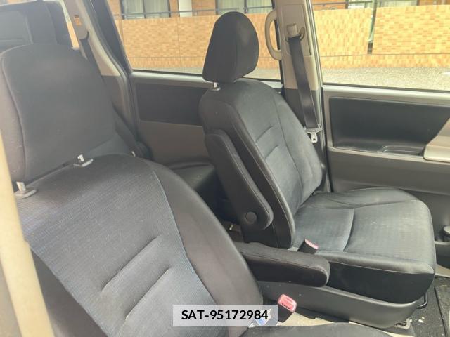 Toyota VOXY 2008-09 7868629-10