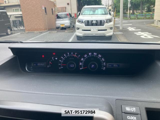 Toyota VOXY 2008-09 7868629-17