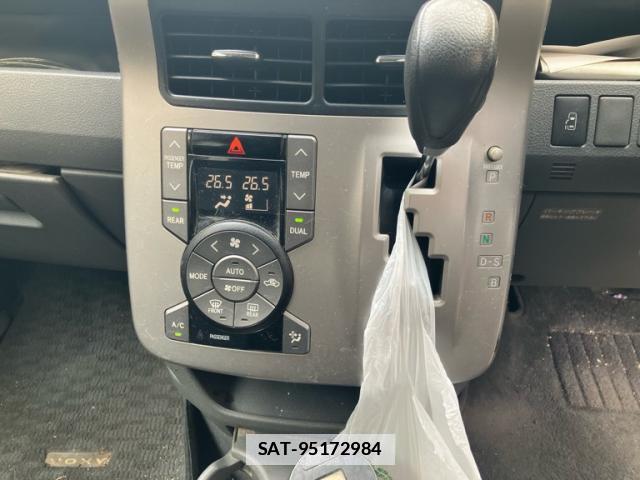 Toyota VOXY 2008-09 7868629-19