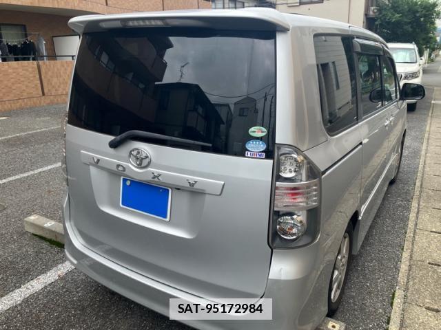Toyota VOXY 2008-09 7868629-2