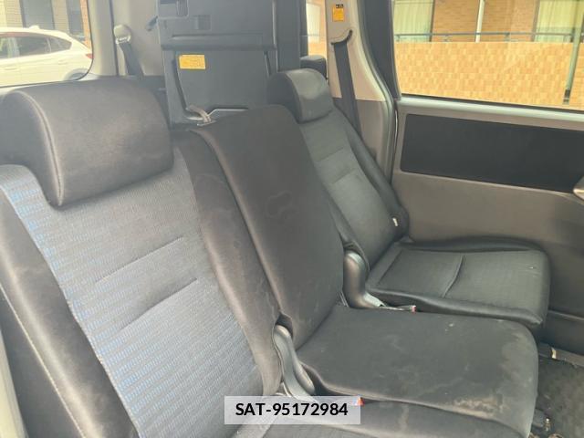 Toyota VOXY 2008-09 7868629-7