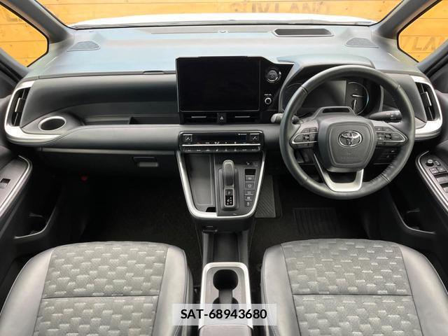 Toyota VOXY 2024-02 7868803-1