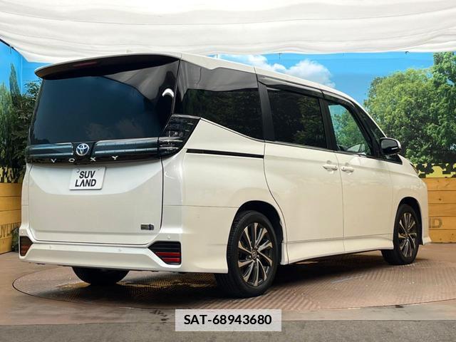 Toyota VOXY 2024-02 7868803-18