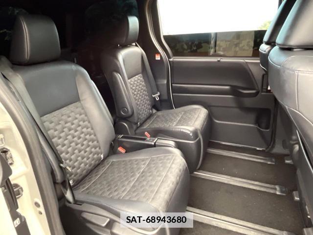 Toyota VOXY 2024-02 7868803-9
