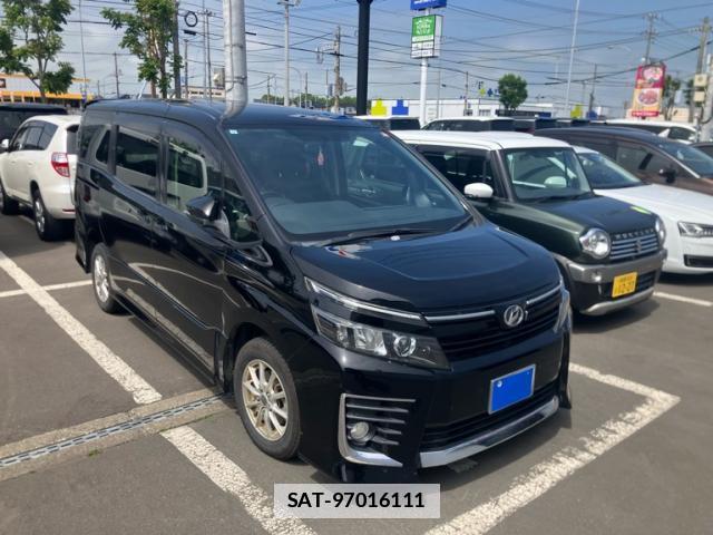 Toyota VOXY 2015-09 7868964-1