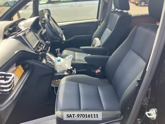 Toyota VOXY 2015-09 7868964-9