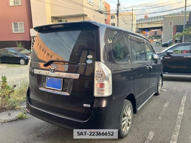 Toyota VOXY 2012-03 7869010-2