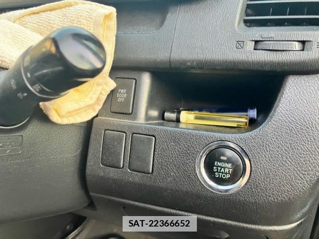 Toyota VOXY 2012-03 7869010-7