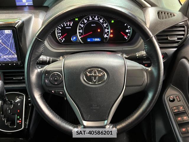 Toyota VOXY 2016-12 7869207-11