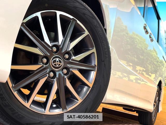 Toyota VOXY 2016-12 7869207-13