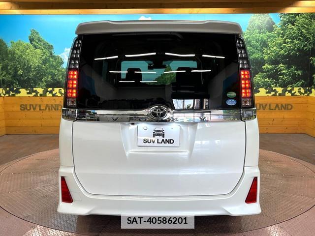 Toyota VOXY 2016-12 7869207-15
