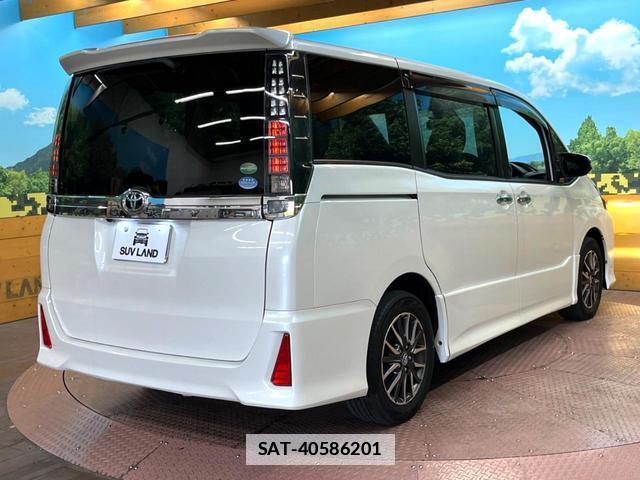 Toyota VOXY 2016-12 7869207-17