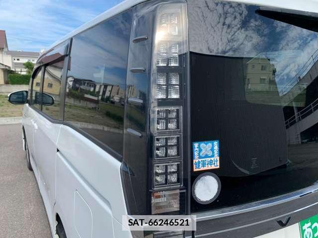 Toyota VOXY 2016-07 7869237-19
