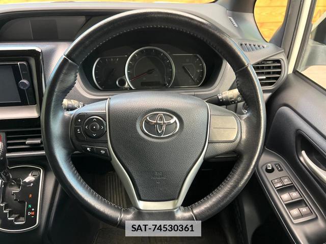 Toyota VOXY 2014-06 7869279-11