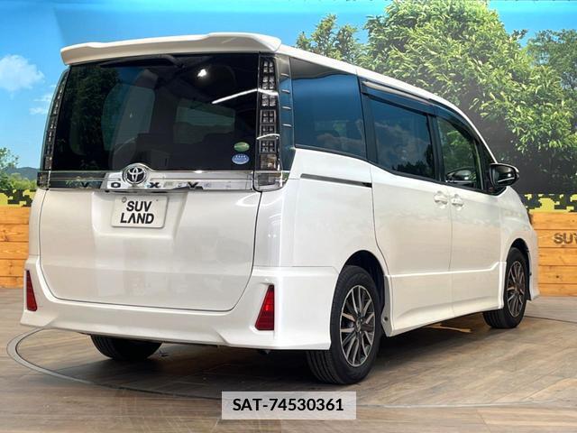 Toyota VOXY 2014-06 7869279-16