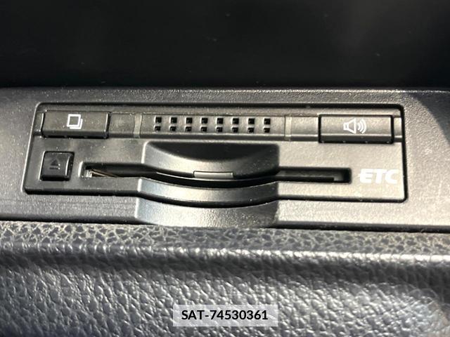 Toyota VOXY 2014-06 7869279-6