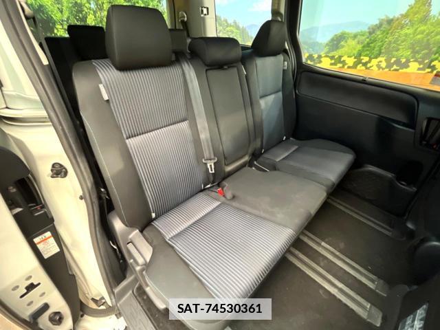 Toyota VOXY 2014-06 7869279-8