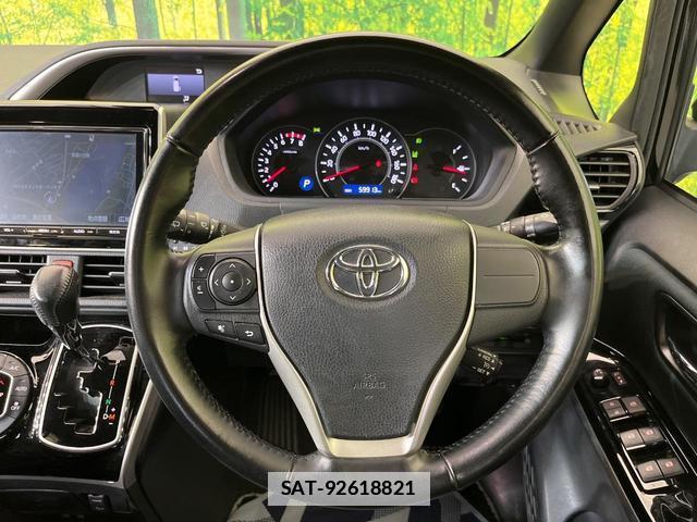 Toyota VOXY 2018-02 7869424-11