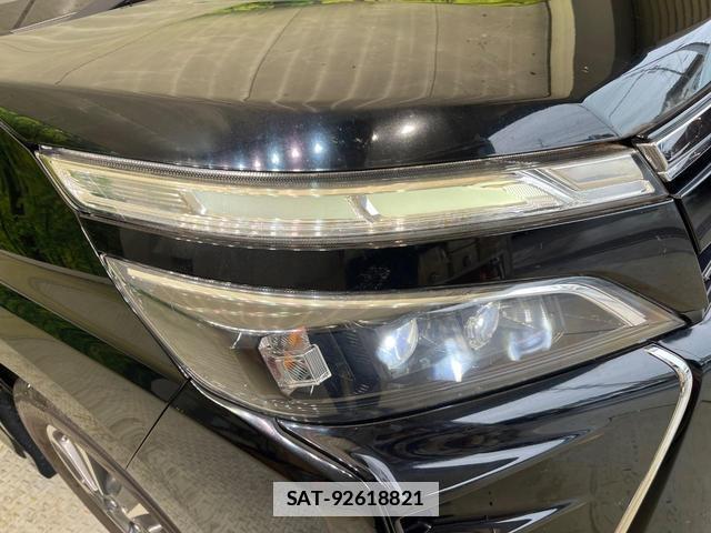 Toyota VOXY 2018-02 7869424-12