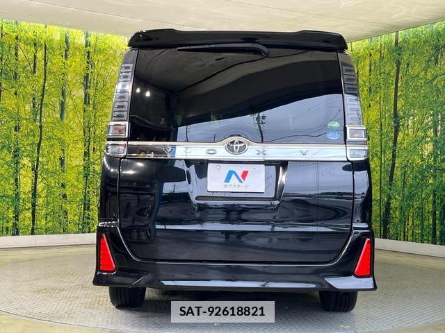 Toyota VOXY 2018-02 7869424-15