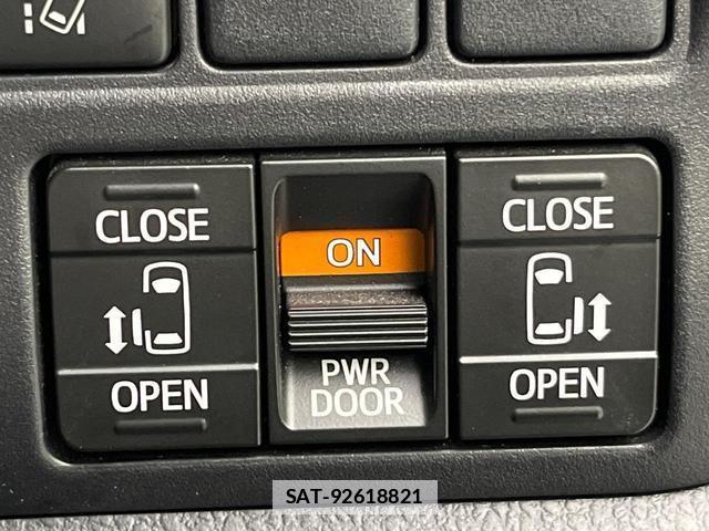 Toyota VOXY 2018-02 7869424-2