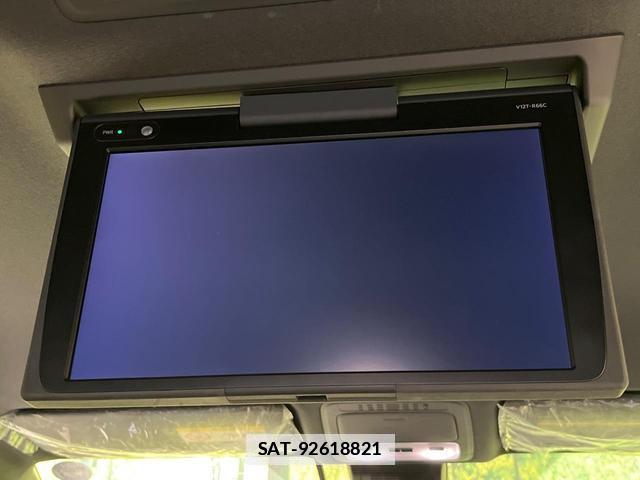 Toyota VOXY 2018-02 7869424-4
