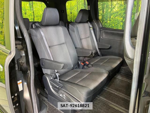 Toyota VOXY 2018-02 7869424-8